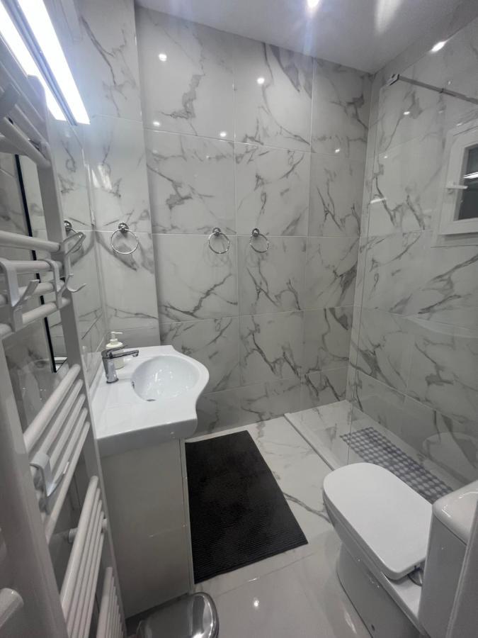 White Apartment Athen Eksteriør bilde
